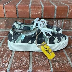 Cool Planet by Steve Madden Stream Camo Platform Sneakers Women’s 9 Green NWOT